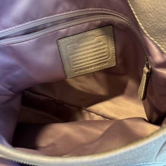 Coach leather purse mauve taupe in Colour. Great condition minor signs of wear - Picture 6 of 7